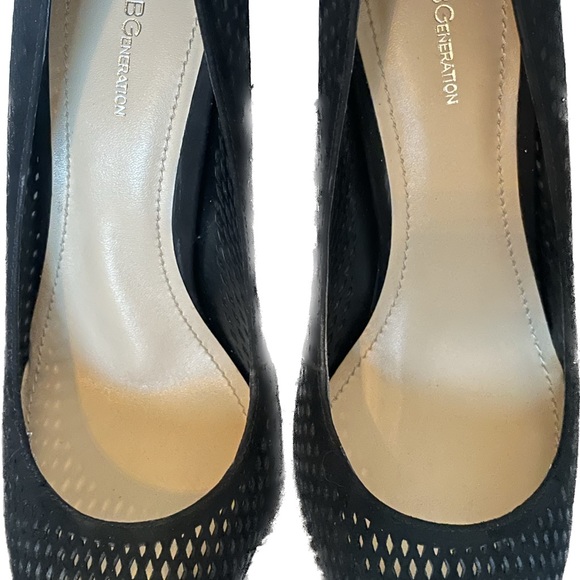 BCB Generation US Size 8.5, Lady's black suede high heel shoes. - Picture 5 of 9